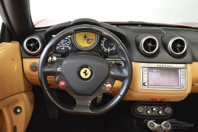 Ferrari Califórnia 4.3 V8 - 2012 (33).JPG