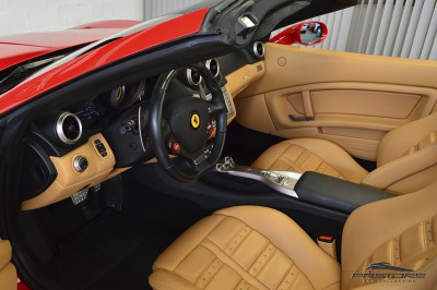 Ferrari Califórnia 4.3 V8 - 2012 (5).JPG