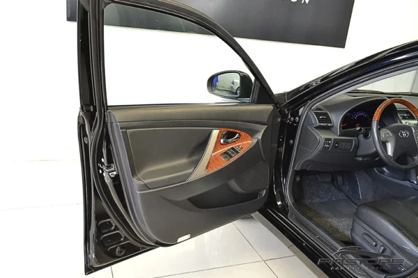 Toyota Camry XLE V6