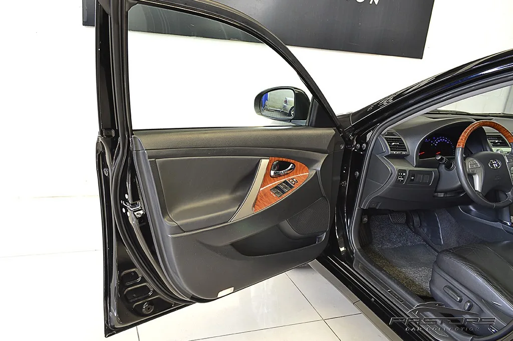 Toyota Camry XLE V6
