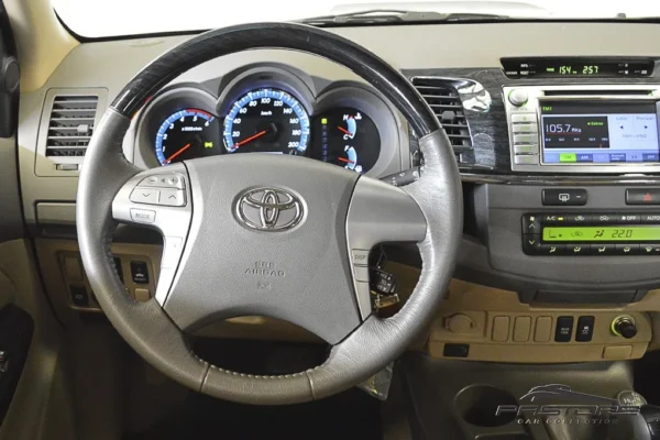 Toyota Hilux SW4 SRV 3.0 D-4D AT