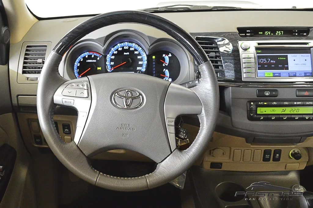 Toyota Hilux SW4 SRV 3.0 D-4D AT