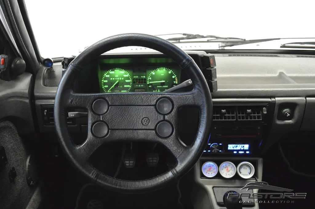 VW Voyage Sport