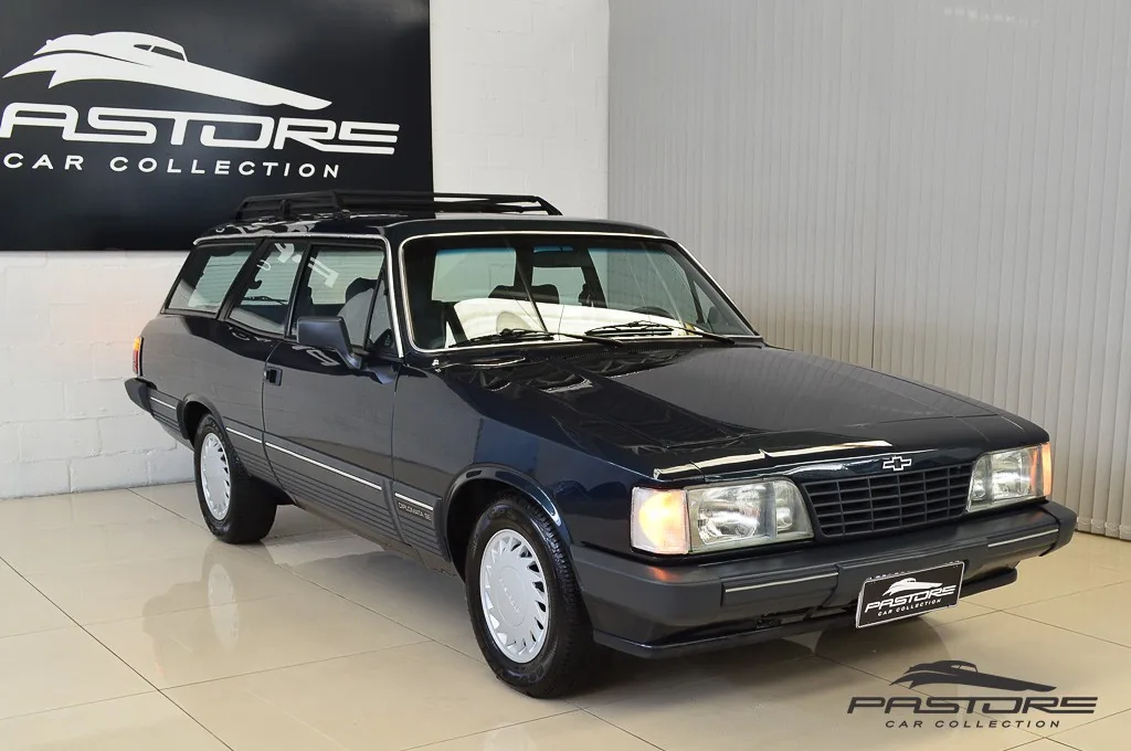 GM Caravan Diplomata SE