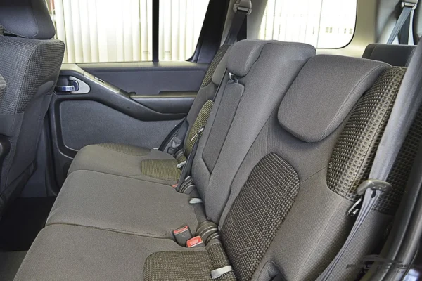 Nissan Pathfinder SE 2.5 TDI
