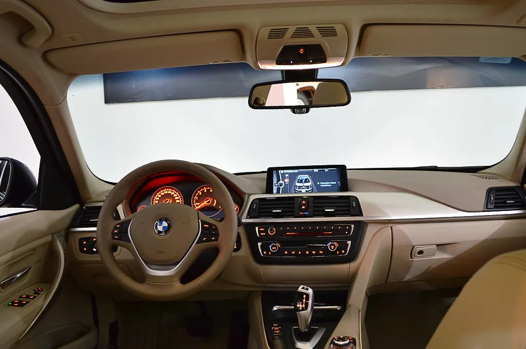 BMW 328i Modern