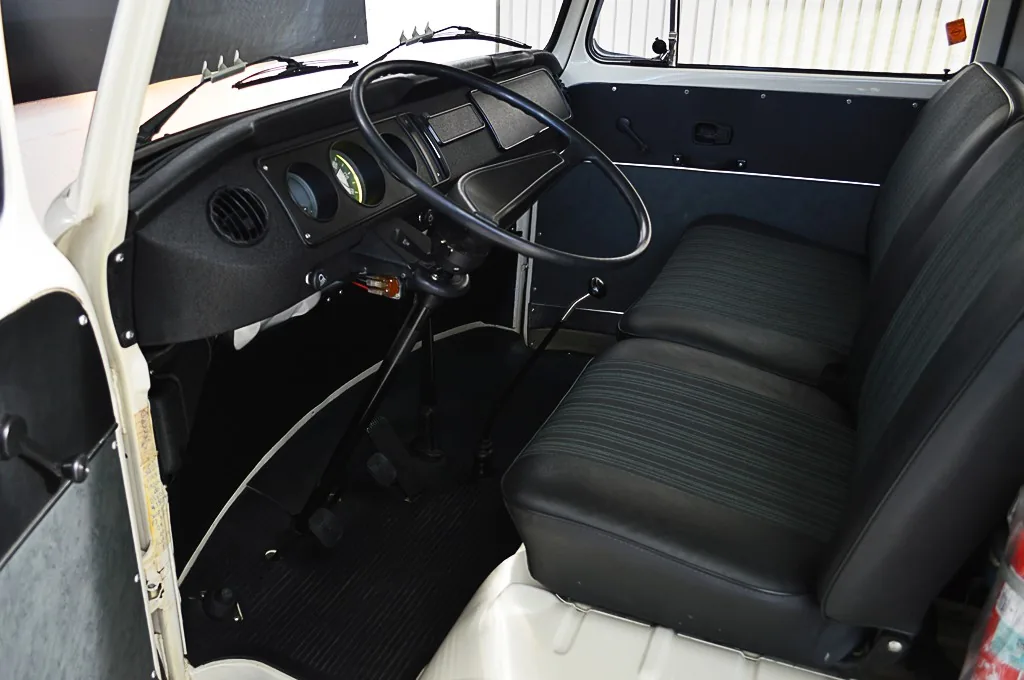 VW Kombi Luxo