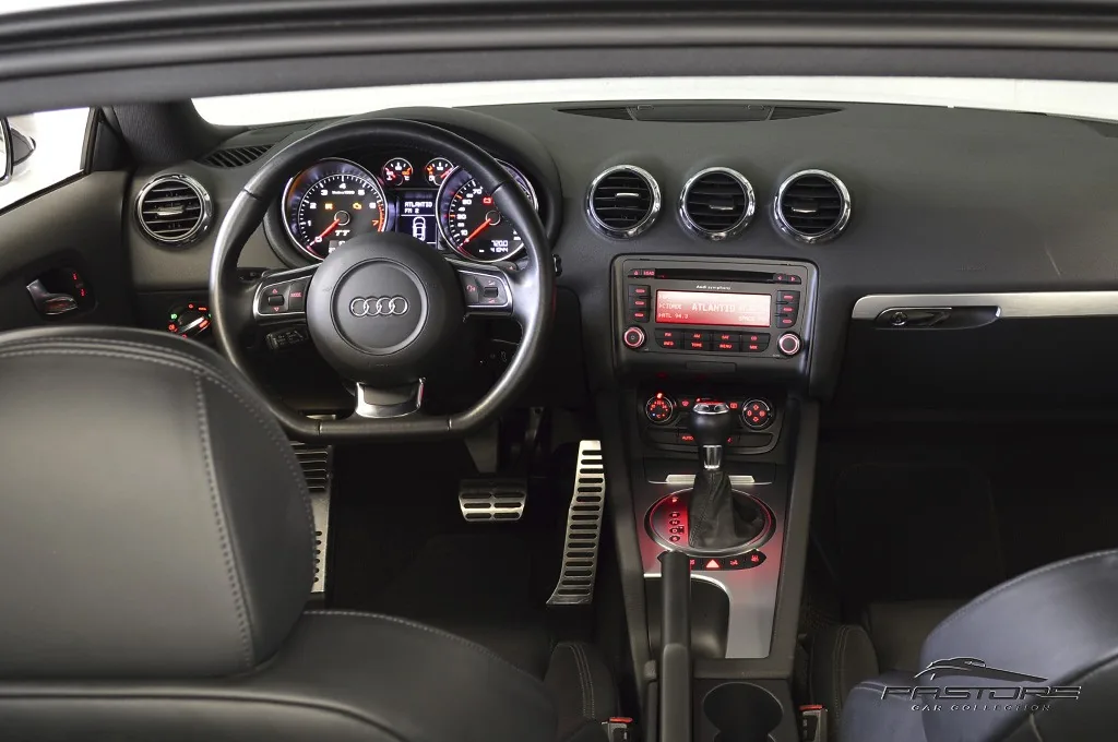 Audi TT White Edition