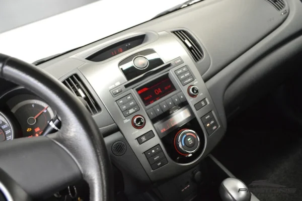 Kia Cerato E252