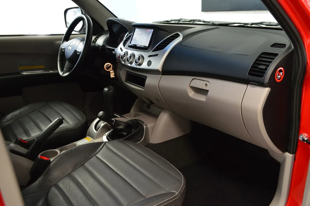 Mitsubishi L200 Triton 3.2D AT