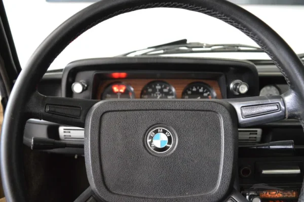 BMW 1502