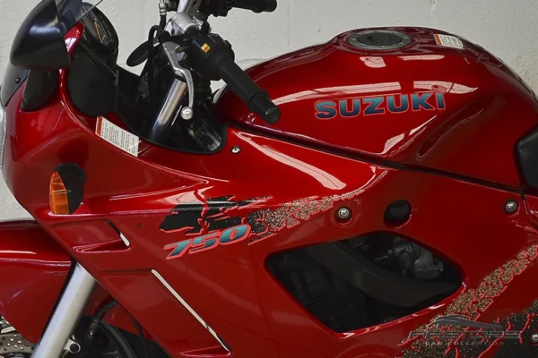 Suzuki GSX750 F