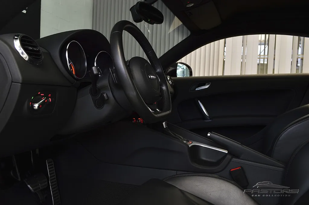 Audi TT White Edition