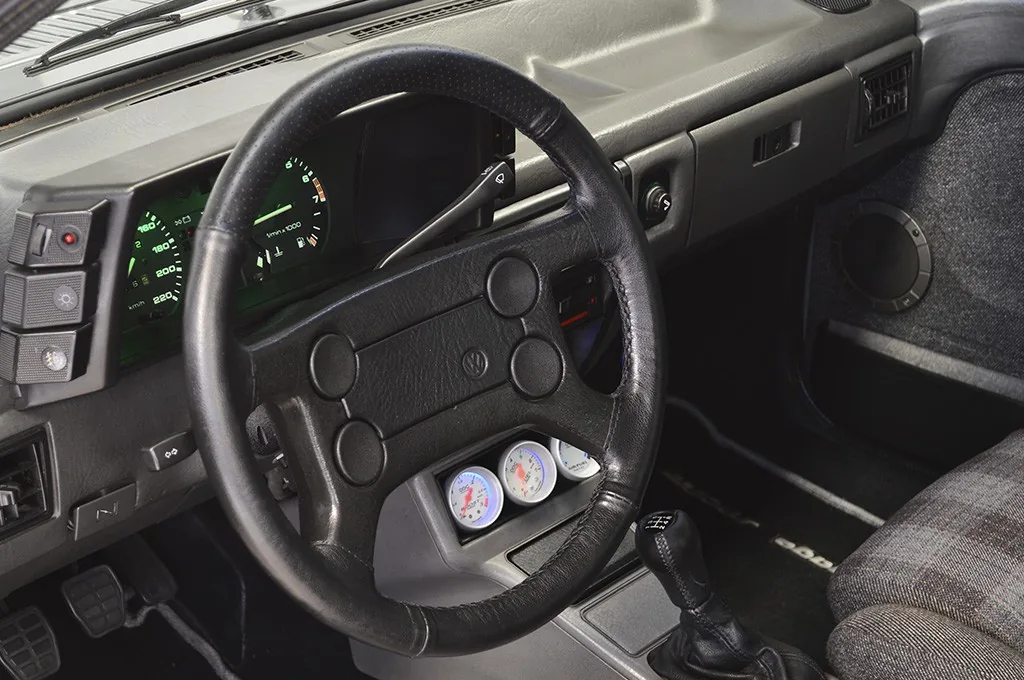 VW Voyage Sport