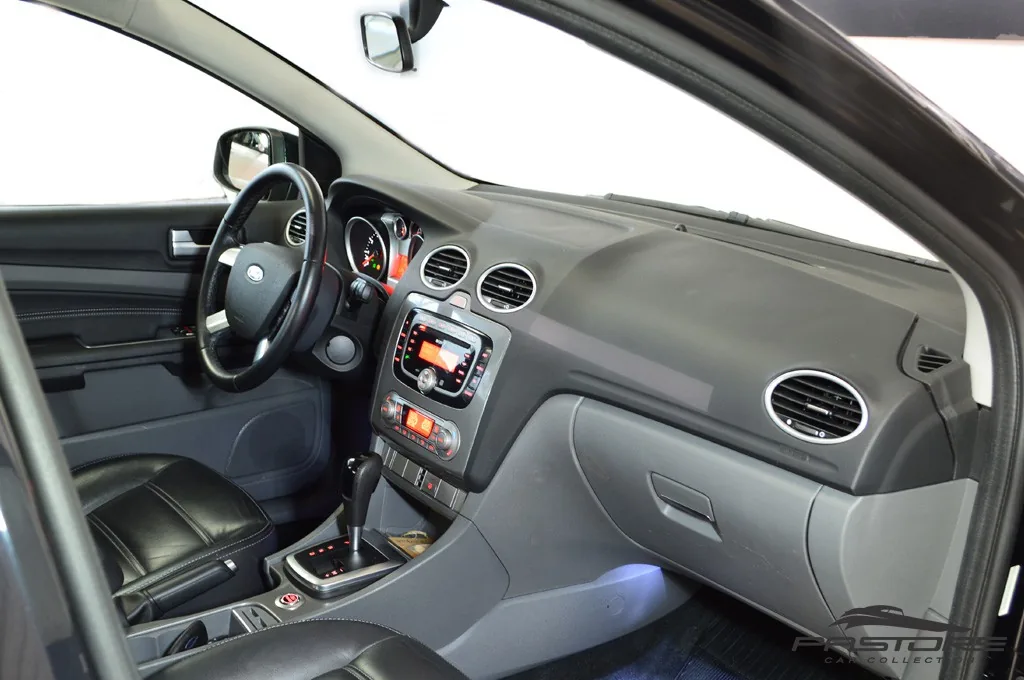 Ford Focus Ghia AT