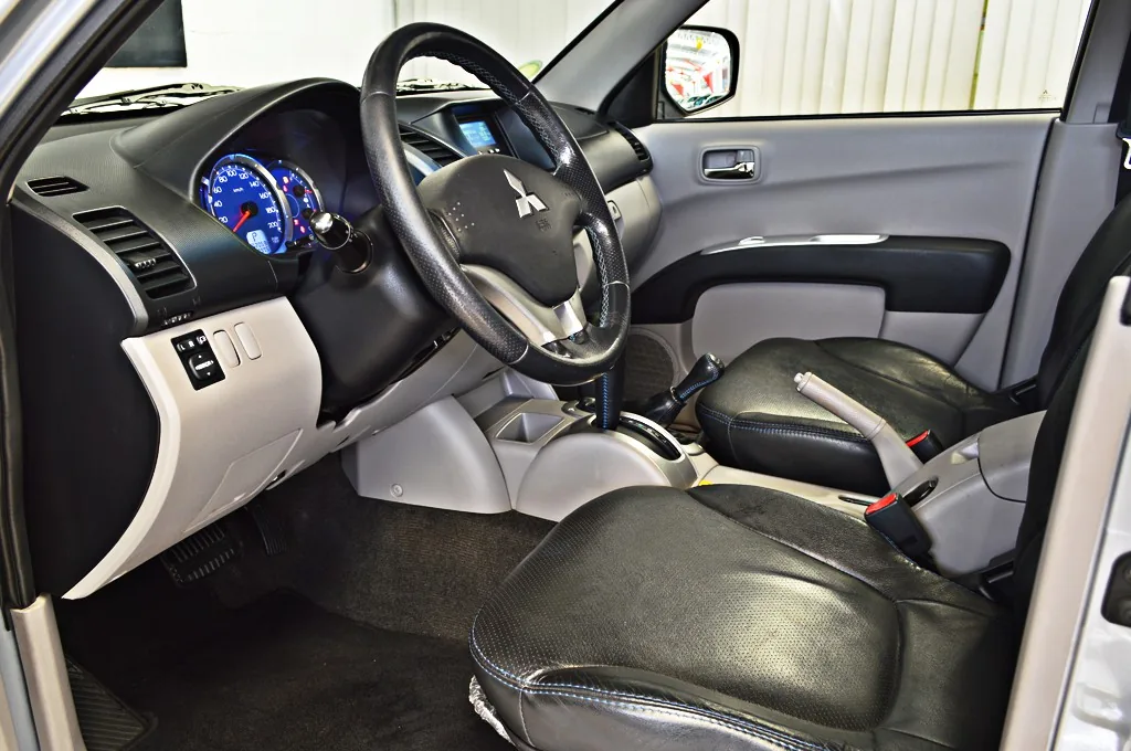 Mitsubishi L200 Triton 3.2D AT