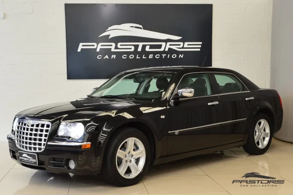 Chrysler 300C Hemi 、M5、3シリーズ Chrysler 300C Hemi 、M5、3シリーズ 2010 Chrysler 300 Review