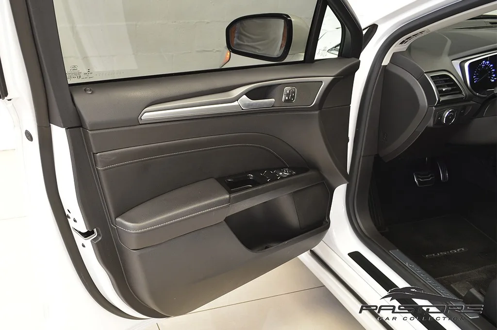 Ford Fusion Titanium Hybrid