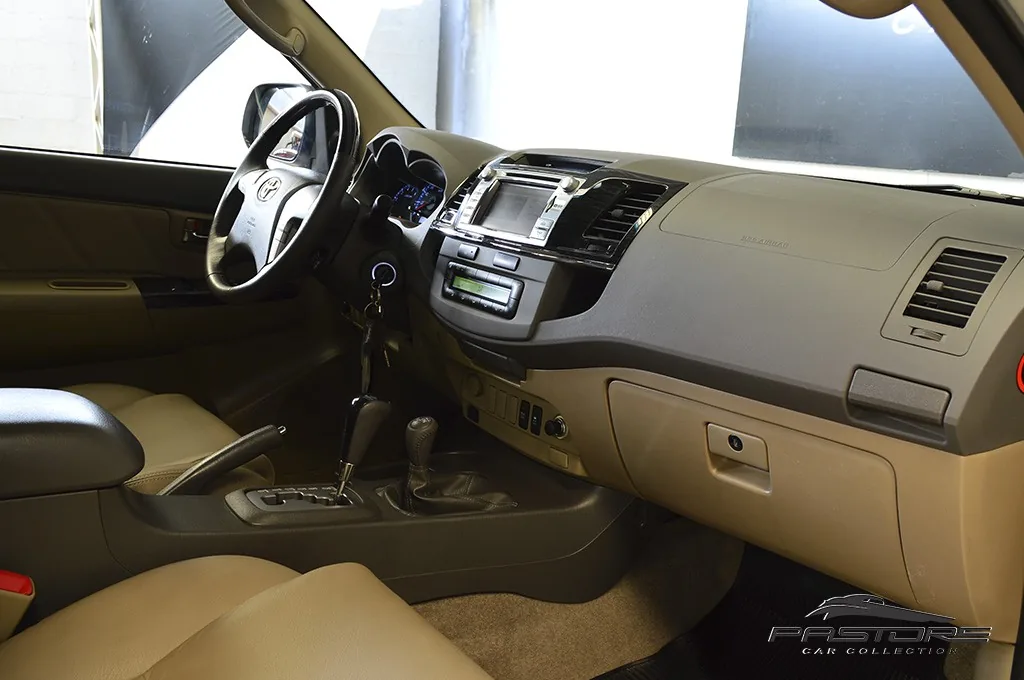 Toyota Hilux SW4 SRV 3.0 D-4D AT