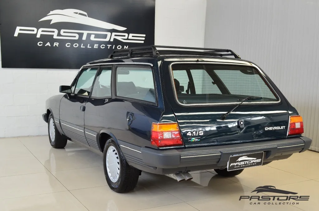 GM Caravan Diplomata SE