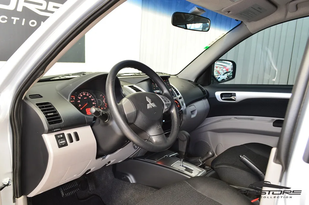 Mitsubishi Pajero Dakar AT