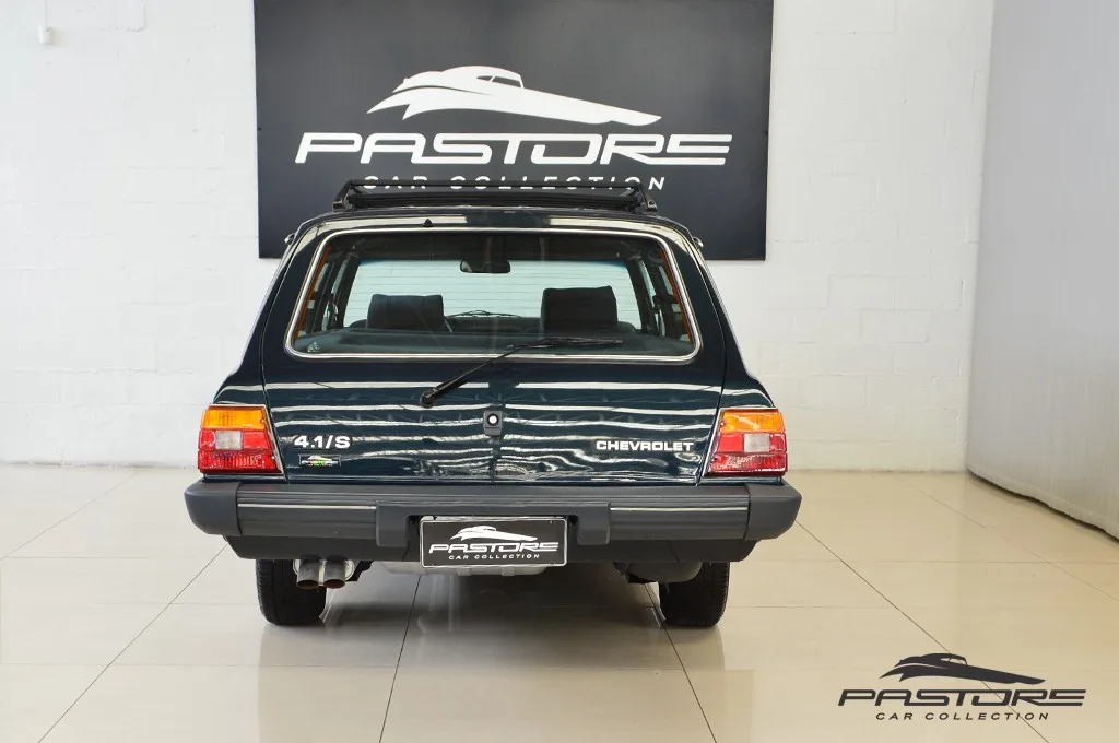 GM Caravan Diplomata SE