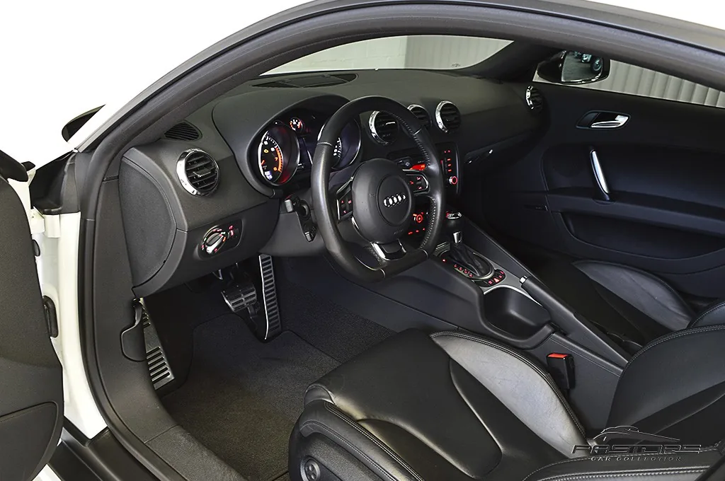 Audi TT White Edition