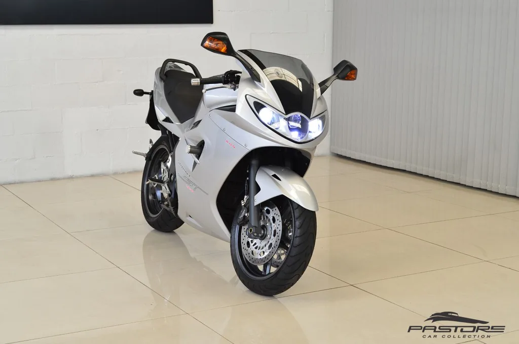 Triumph Sprint ST 1050