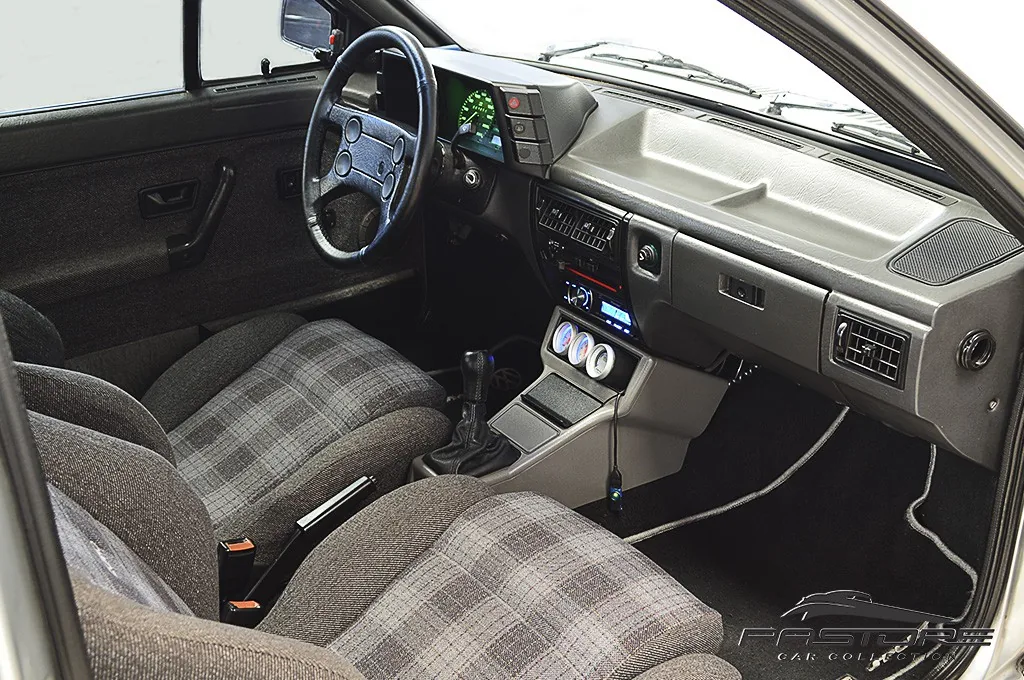 VW Voyage Sport