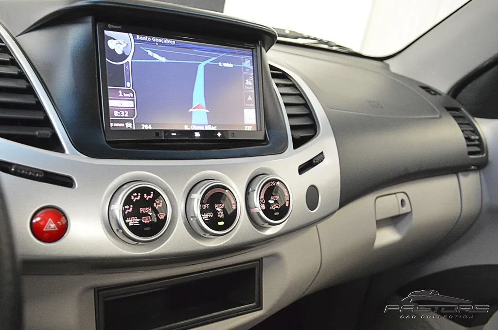 Mitsubishi L200 Triton 3.2D AT