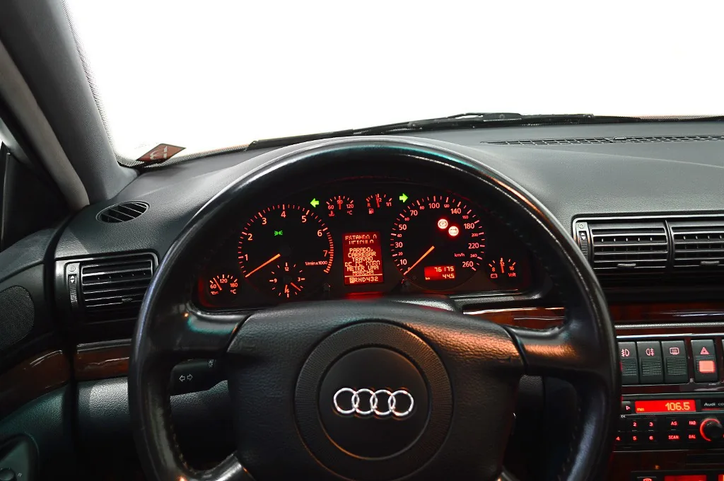 Audi A4 2.4 V6