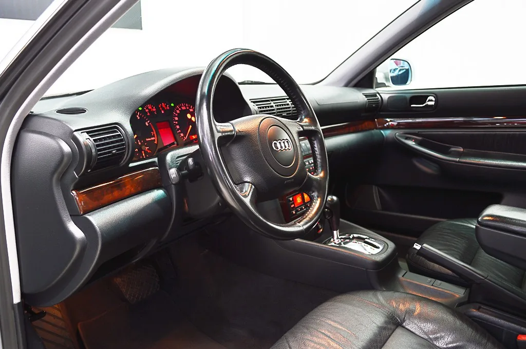 Audi A4 2.4 V6