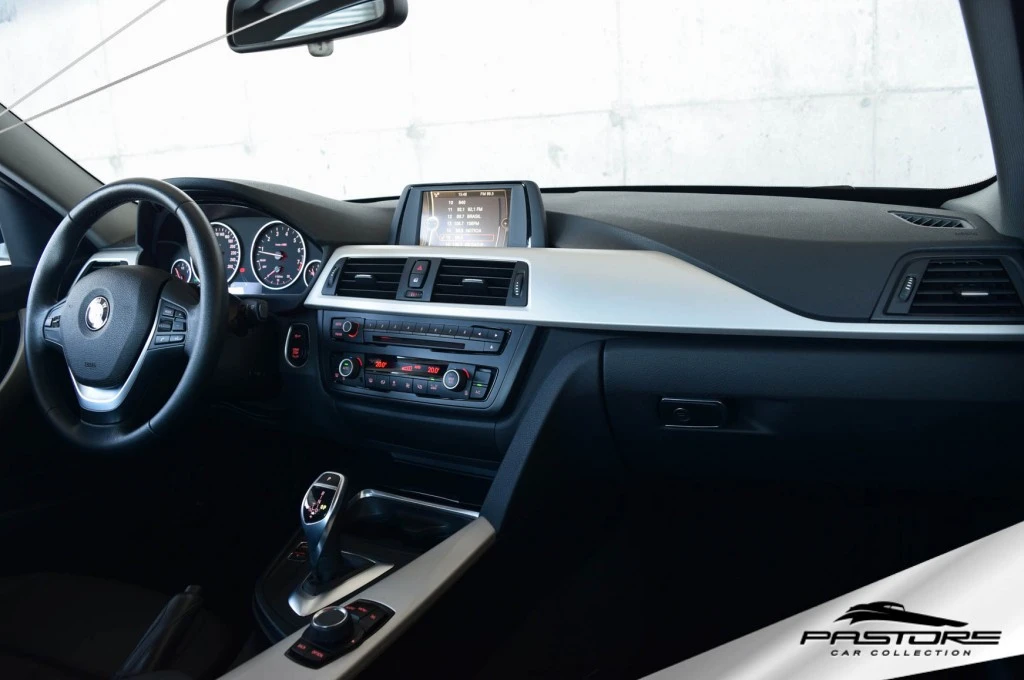 BMW 320i Active Flex