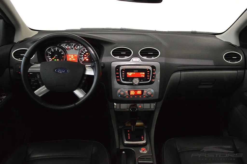Ford Focus Ghia AT