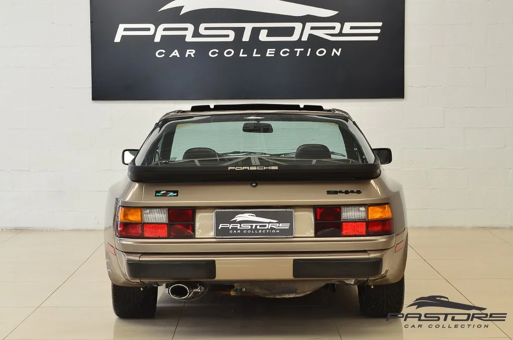 Porsche 944 S2