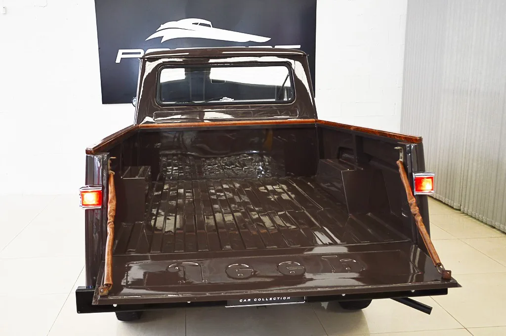 Willys F-75 Pickup