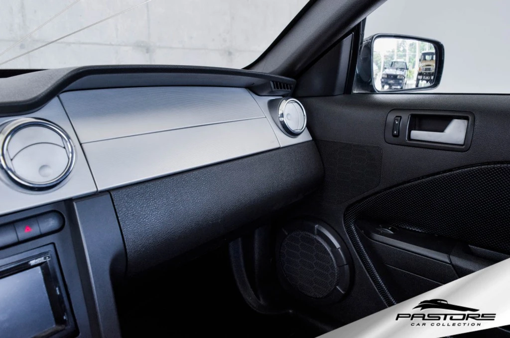 Ford Mustang Coupe V6