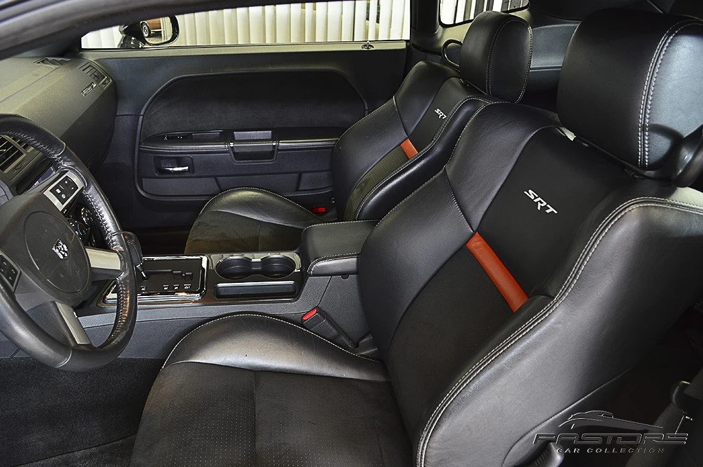 Dodge Challenger SRT8