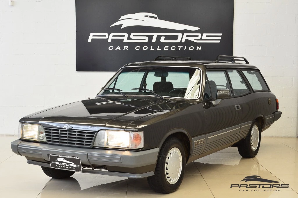 GM Caravan Diplomata SE