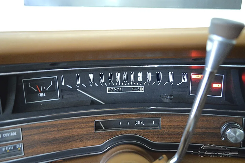 Cadillac Sedan De Ville