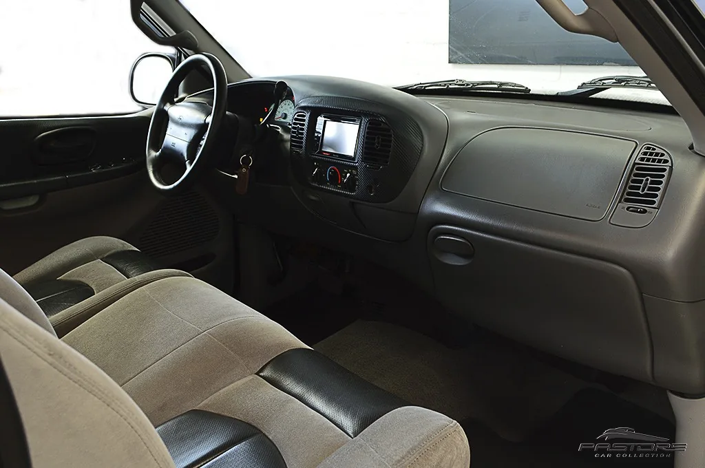 Ford F-150 SVT Lightning