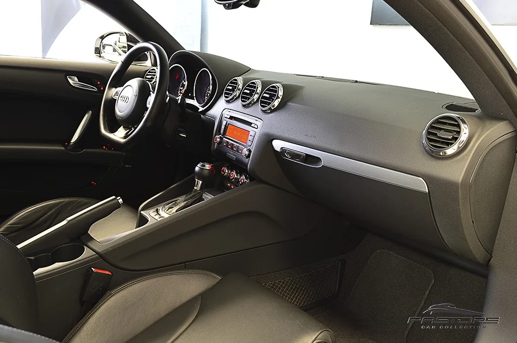 Audi TT White Edition