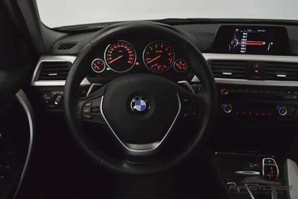 BMW 320i Active Flex
