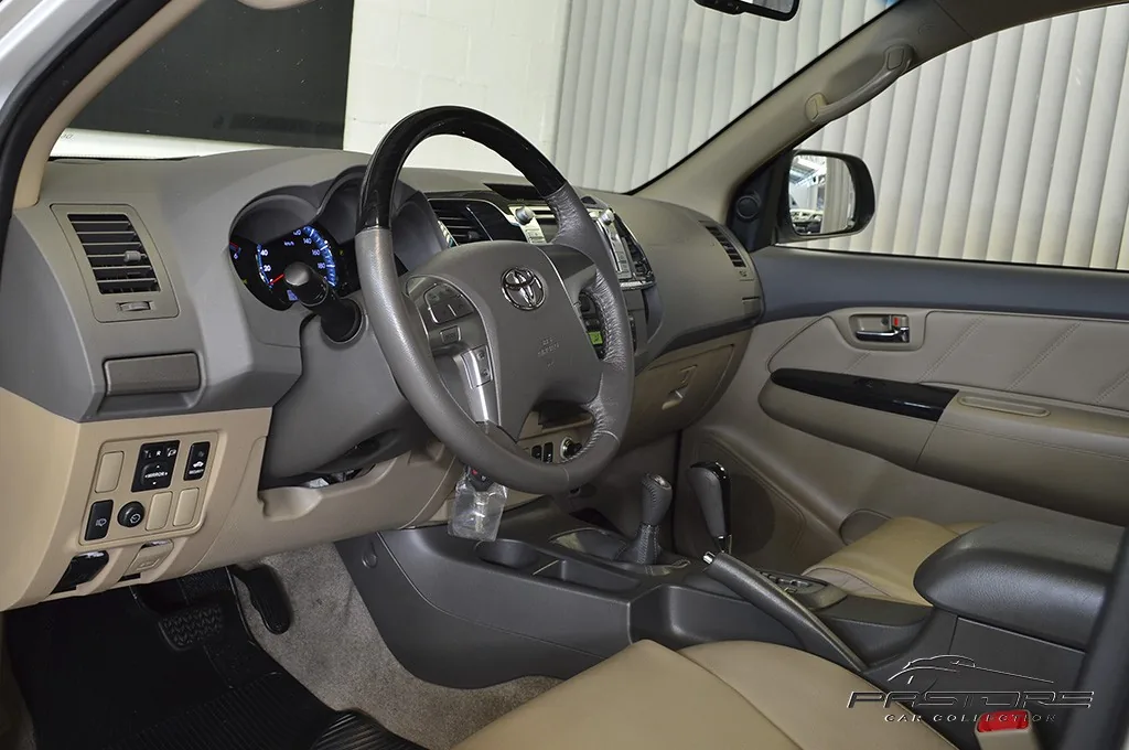 Toyota Hilux SW4 SRV 3.0 D-4D AT