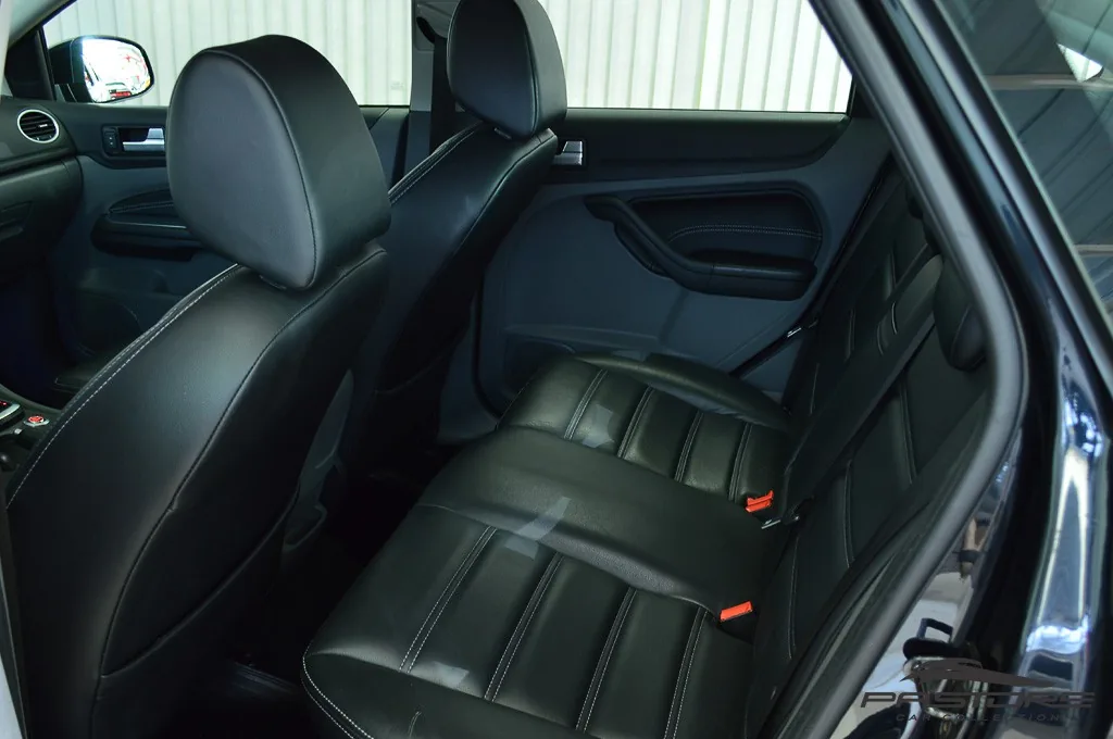 Ford Focus Ghia AT