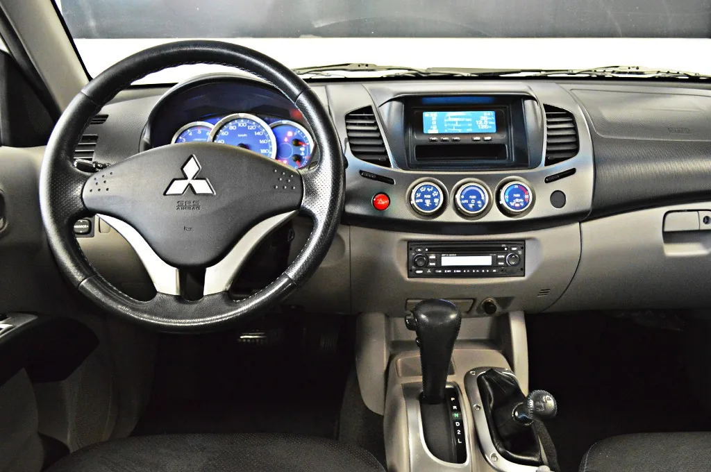 Mitsubishi L200 Triton 3.2D AT