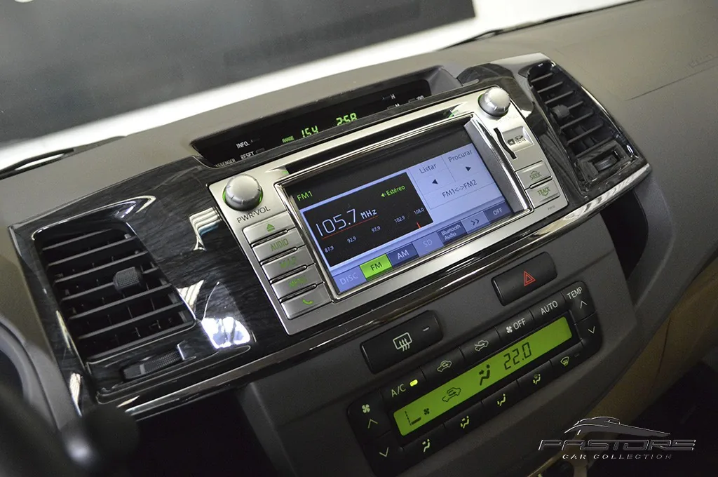 Toyota Hilux SW4 SRV 3.0 D-4D AT