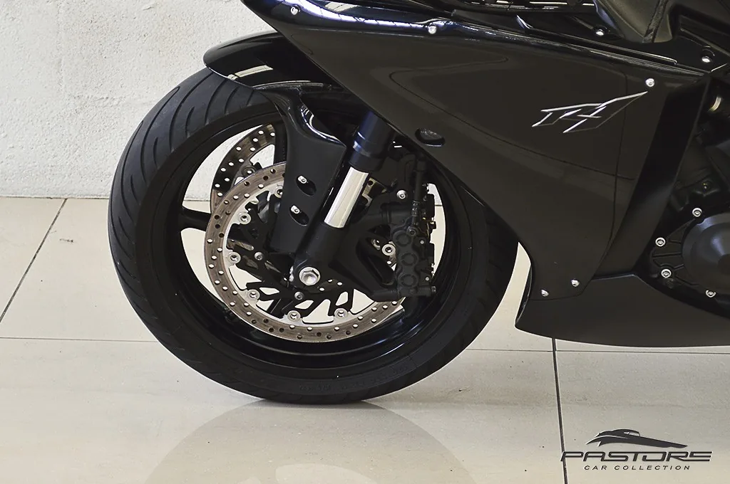 Yamaha YZF R1