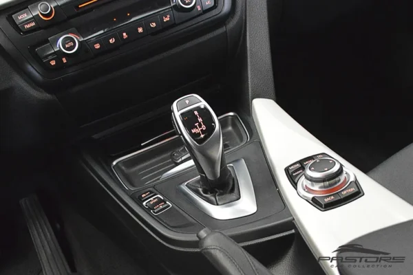 BMW 320i Active Flex