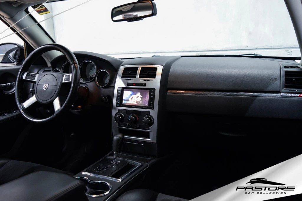 Dodge Charger SRT8 Hemi